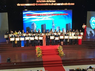 Công ty cổ phần Khu công nghiệp Hiệp Phước vinh dự đón danh huy hiệu Doanh nghiệp Tp.Hồ Chí Minh tiêu biểu 2016