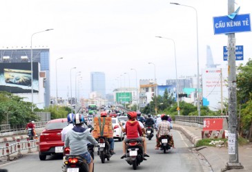 Thành phố Hồ Chí Minh hoàn tất mở rộng cầu Kênh Tẻ