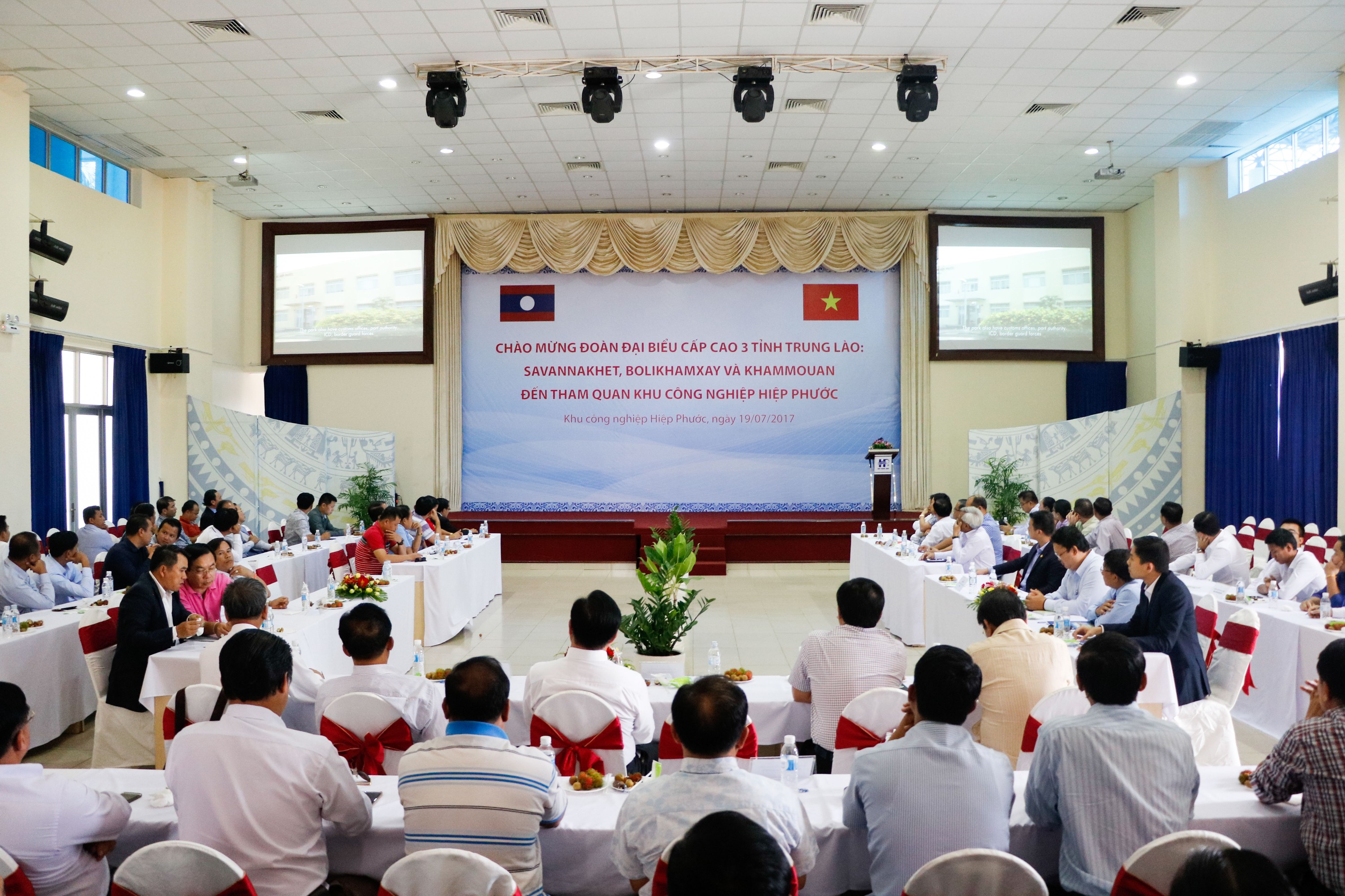 Đoàn đại biểu cấp cao 3 tỉnh Trung Lào đến tham quan và làm việc tại KCN Hiệp Phước 2
